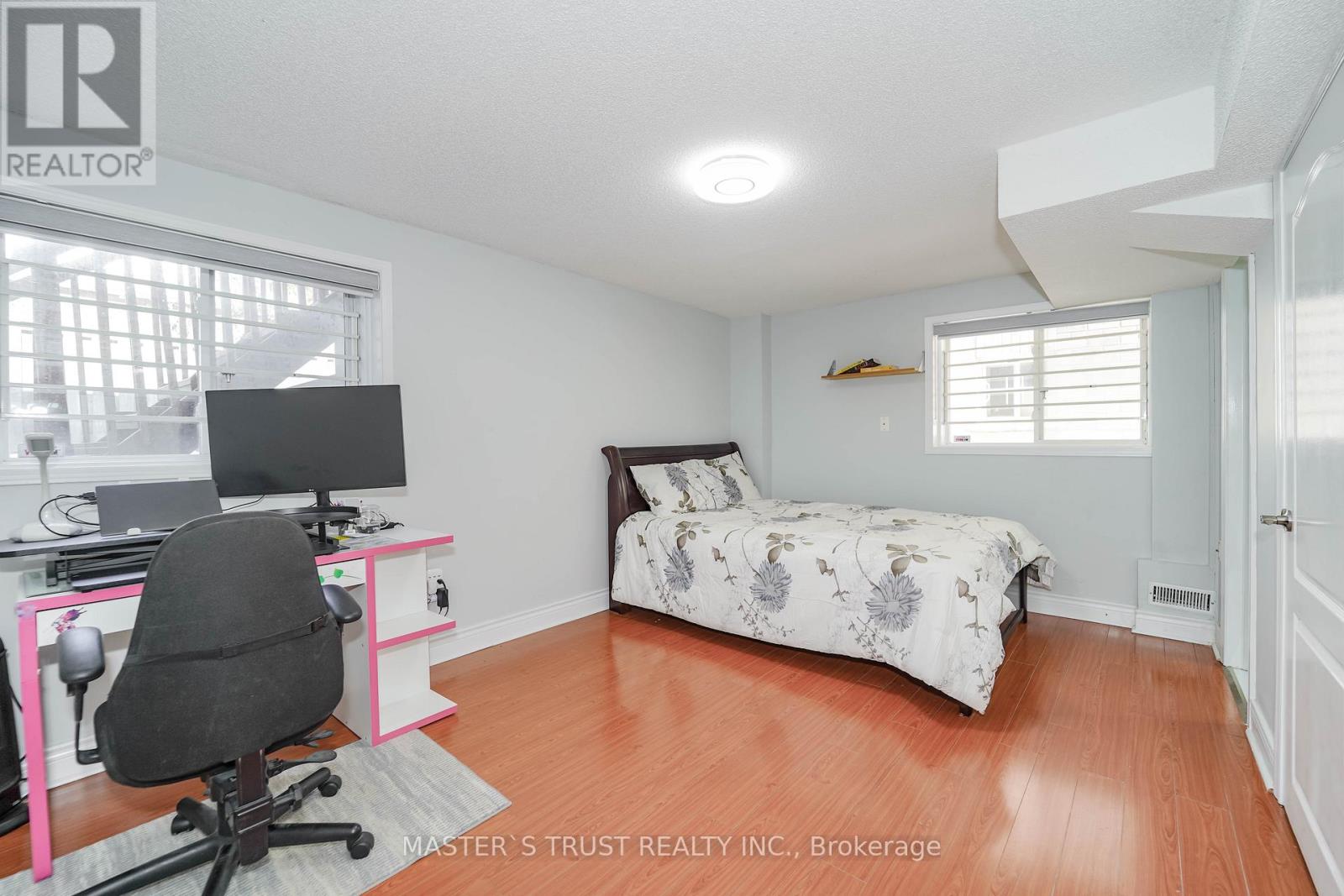 Photo 30 of 40 Rochefort Drive, Toronto ON