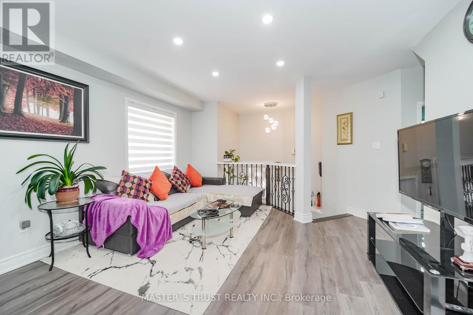 Photo 7 of 40 Rochefort Drive, Toronto ON