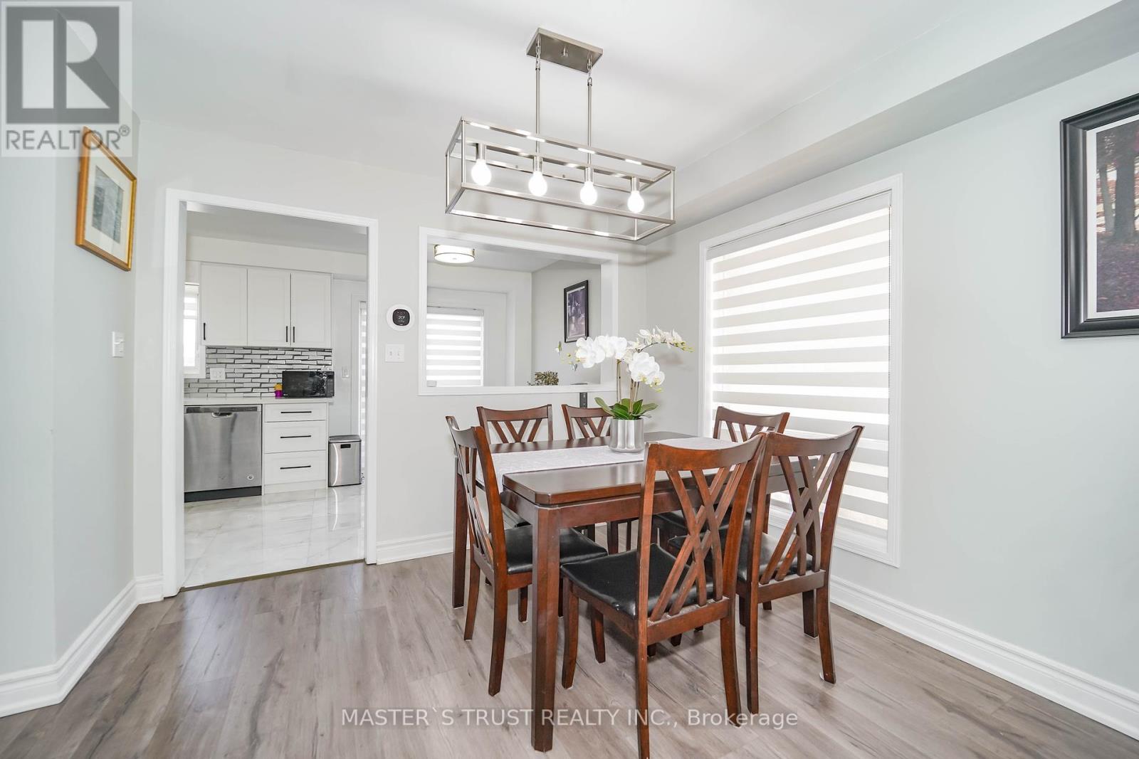 Photo 8 of 40 Rochefort Drive, Toronto ON