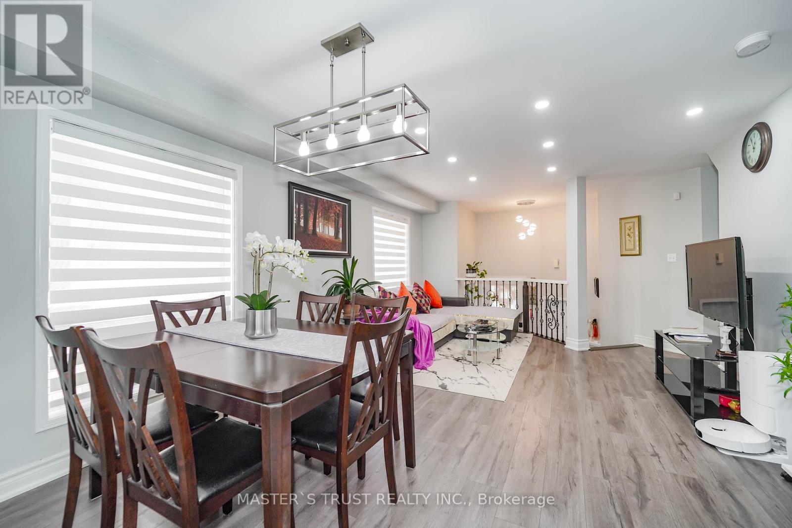 Photo 9 of 40 Rochefort Drive, Toronto ON