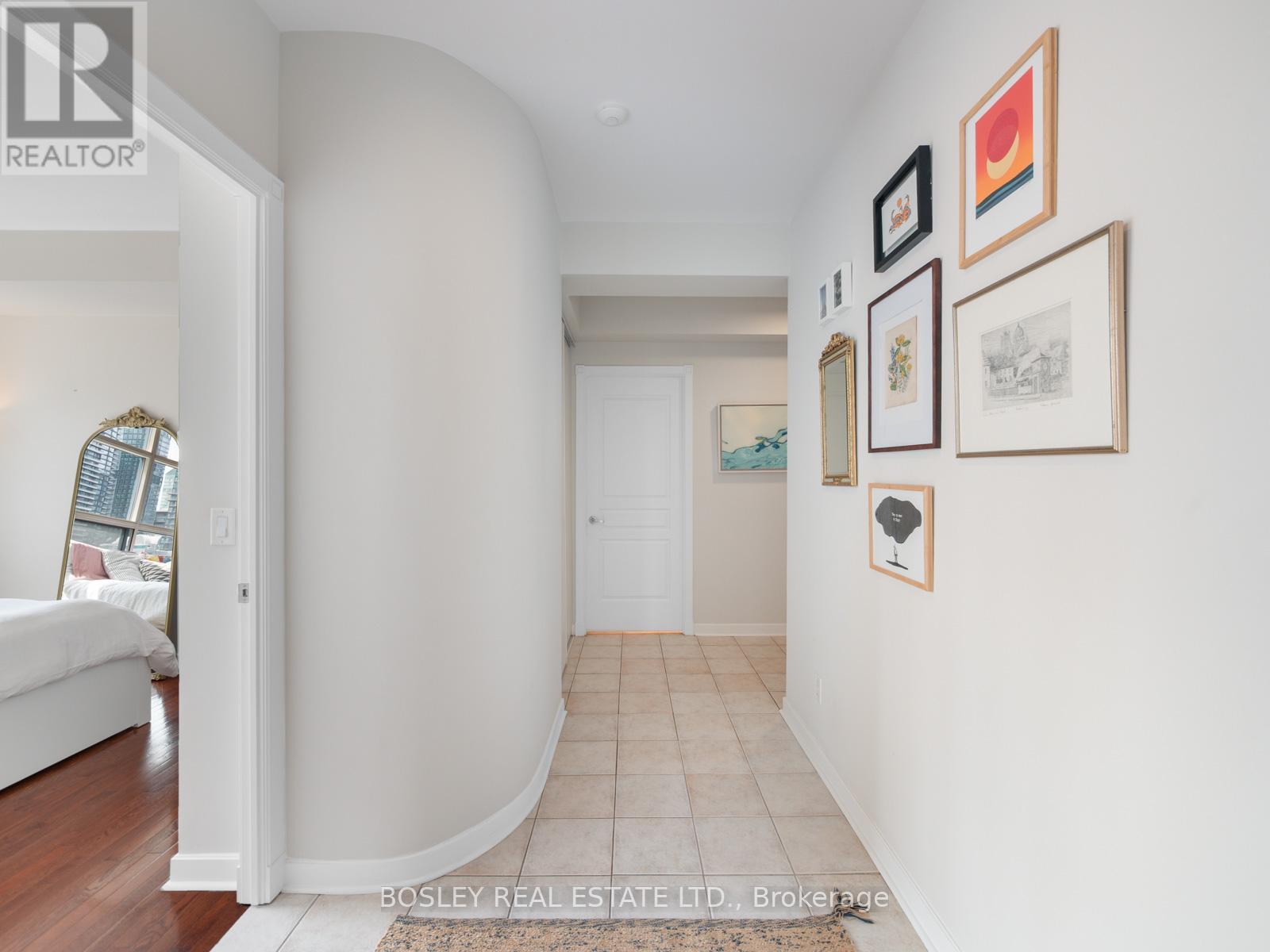 Photo 3 of 715 438 Richmond Street W, Toronto ON