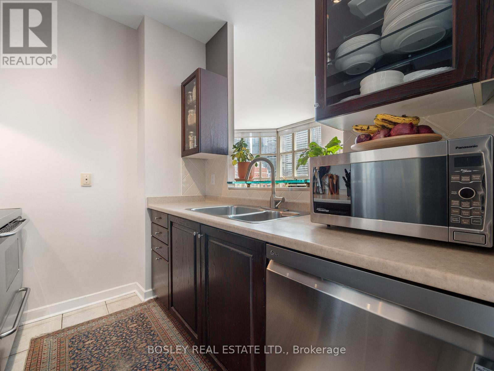 Photo 5 of 715 438 Richmond Street W, Toronto ON