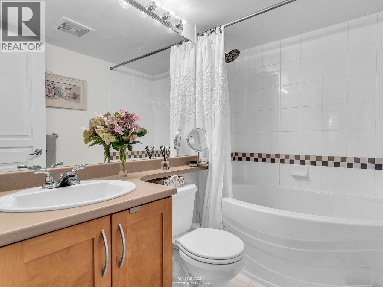 Photo 10 of 105 333 E 1st Street, North Vancouver BC