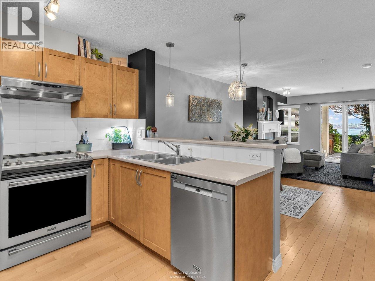 Photo 2 of 105 333 E 1st Street, North Vancouver BC