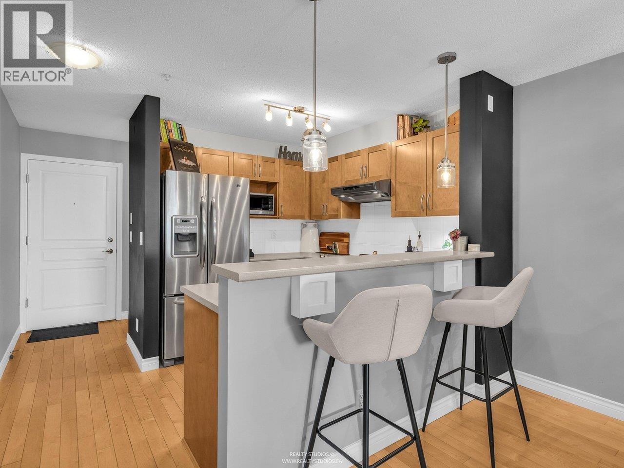 Photo 4 of 105 333 E 1st Street, North Vancouver BC