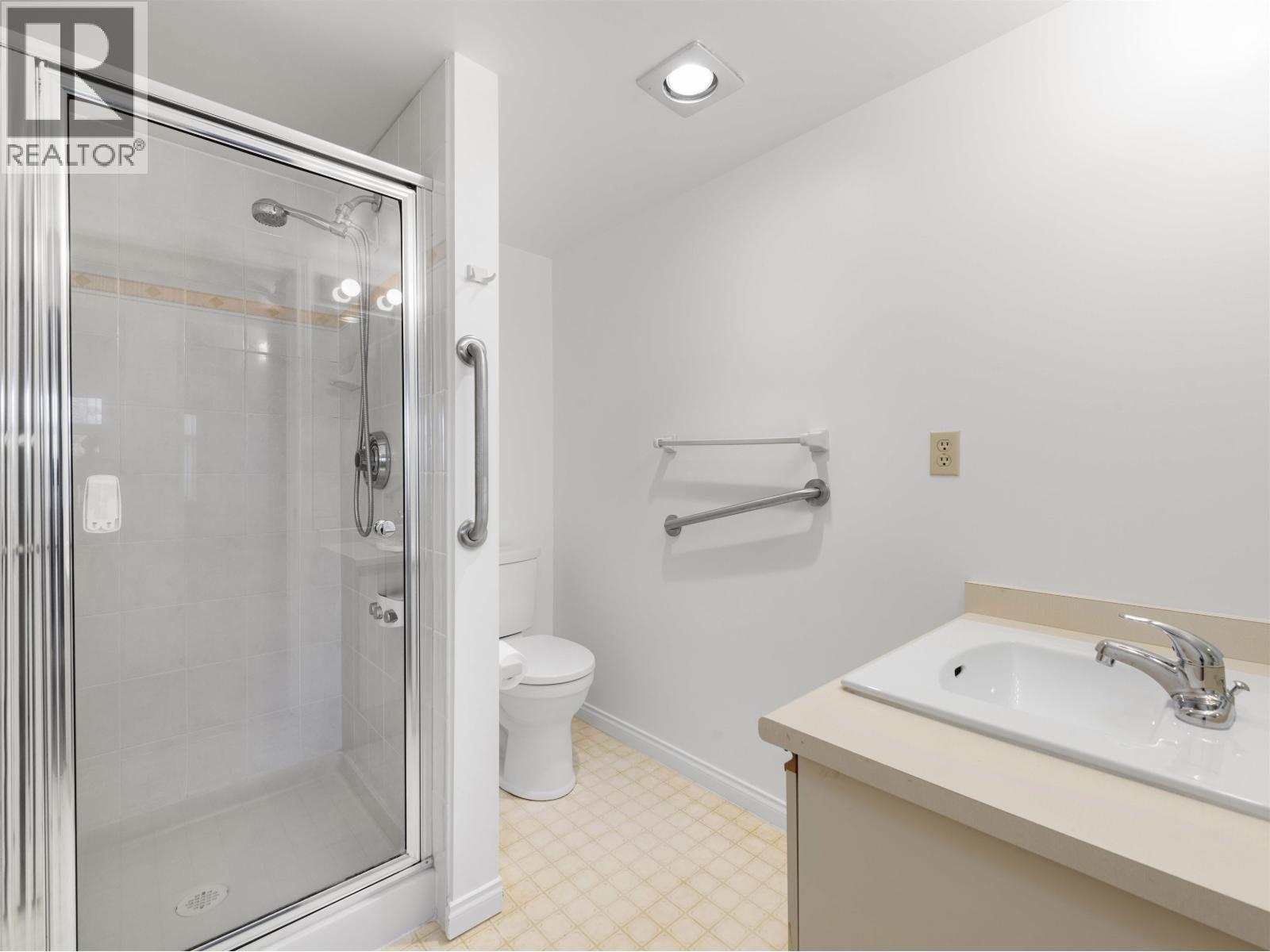 Photo 10 of 414 2800 Chesterfield Avenue, North Vancouver BC
