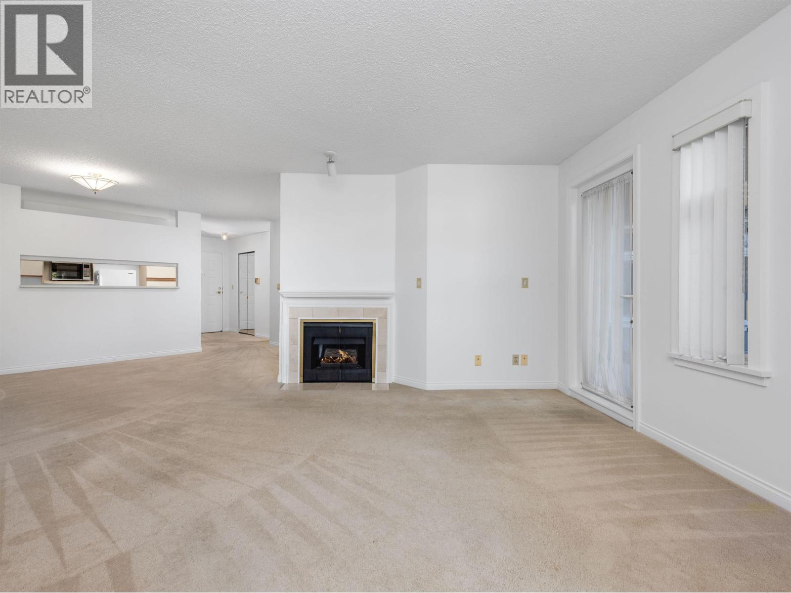 Photo 3 of 414 2800 Chesterfield Avenue, North Vancouver BC