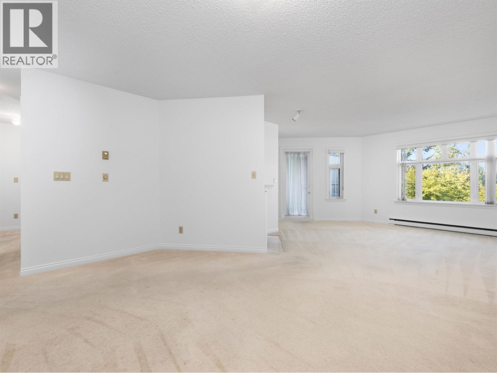Photo 5 of 414 2800 Chesterfield Avenue, North Vancouver BC