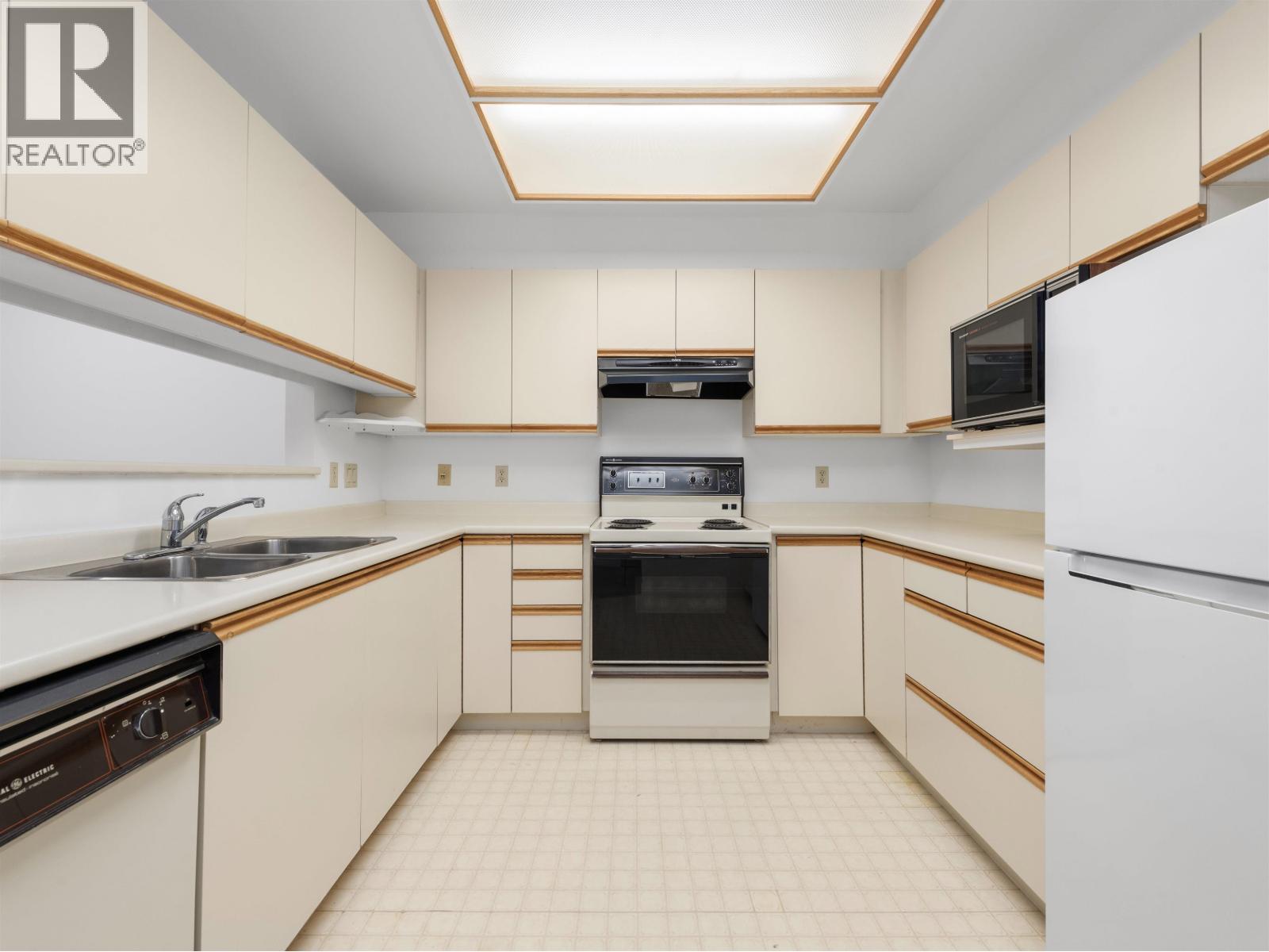 Photo 7 of 414 2800 Chesterfield Avenue, North Vancouver BC