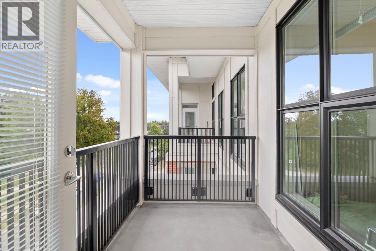 Photo 15 of 402 9500 Tomicki Avenue, Richmond BC