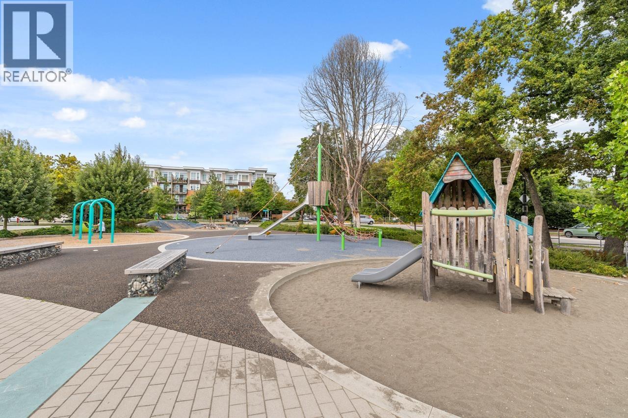 Photo 38 of 402 9500 Tomicki Avenue, Richmond BC