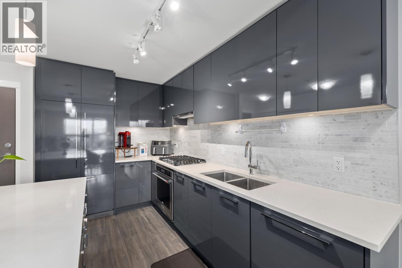 Photo 8 of 402 9500 Tomicki Avenue, Richmond BC