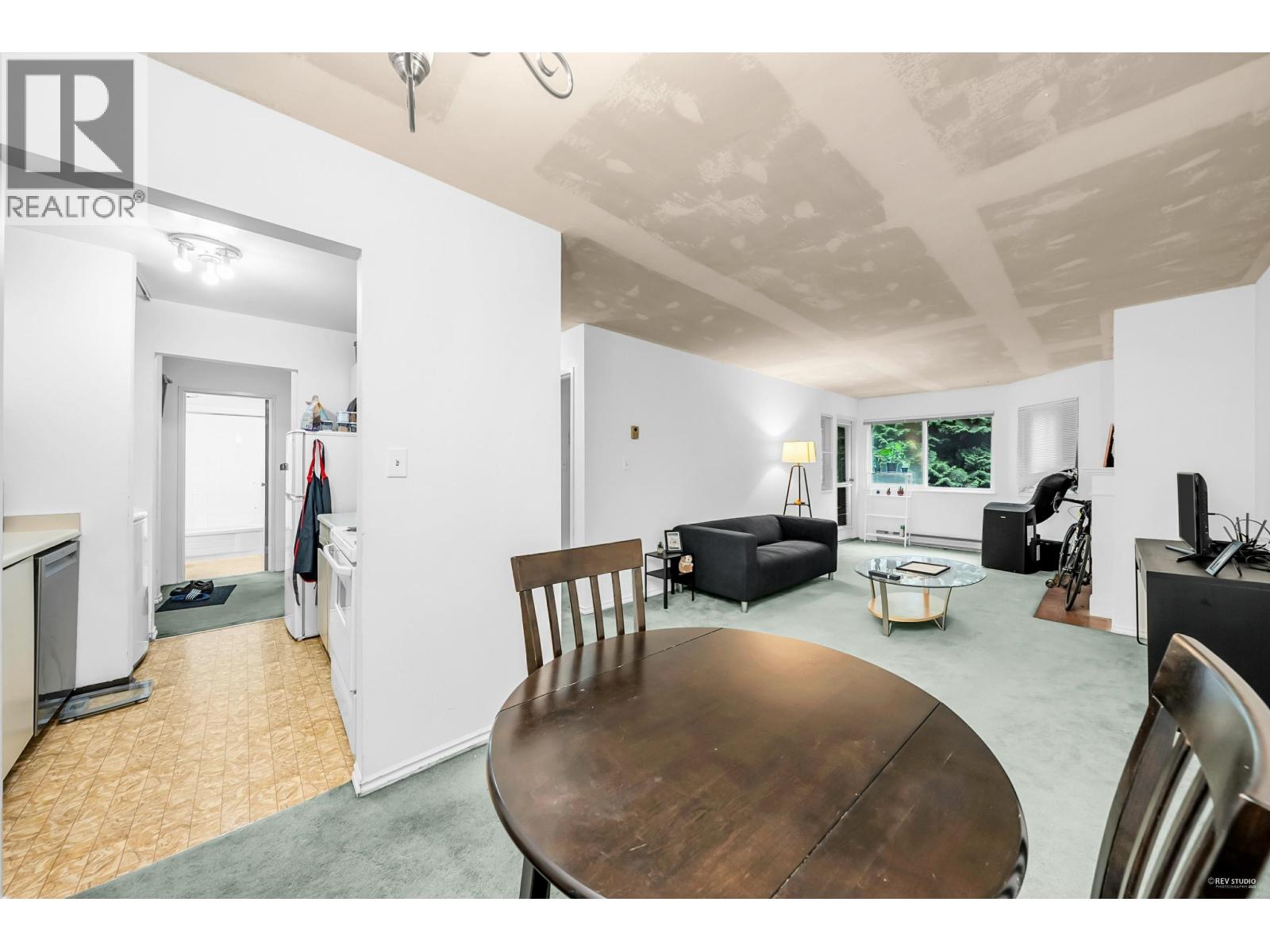 Photo 6 of 303 9880 Manchester Drive, Burnaby BC