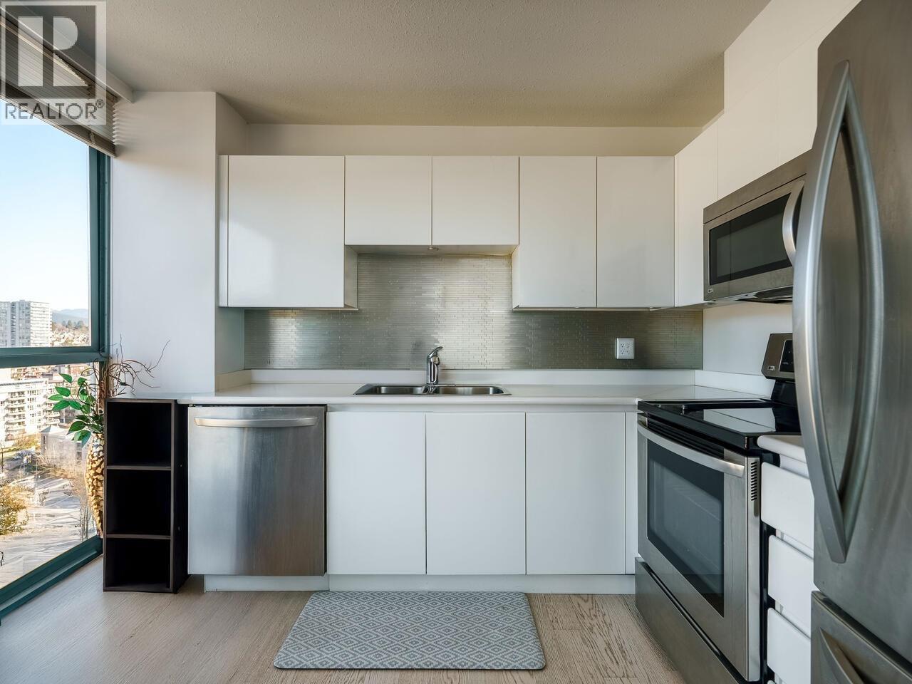 Photo 9 of 2203 120 W 2nd Street, North Vancouver BC