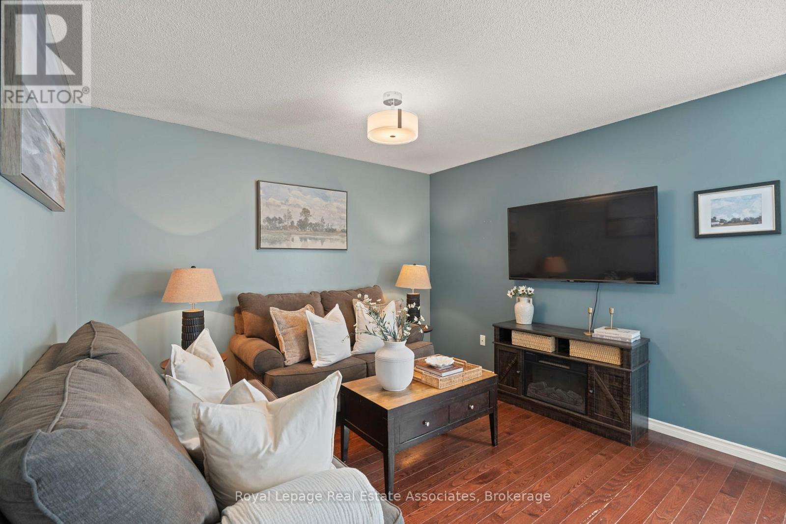 Photo 11 of 35 Willey Drive, Clarington ON