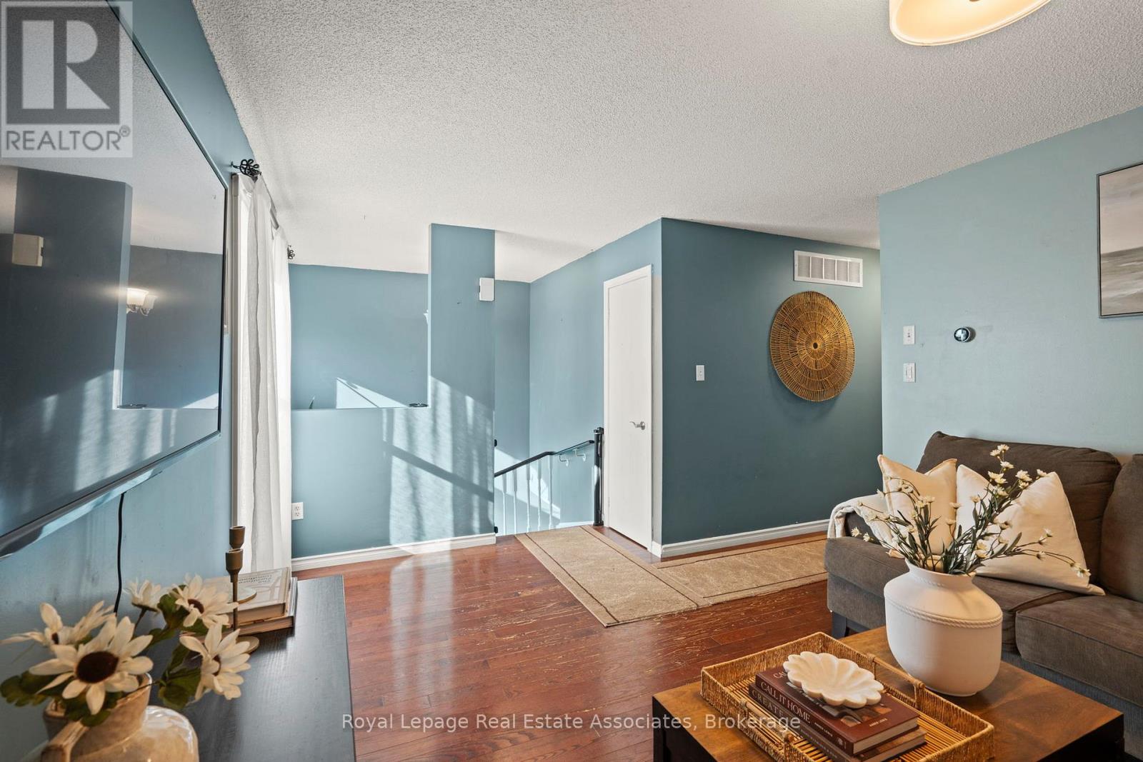 Photo 13 of 35 Willey Drive, Clarington ON