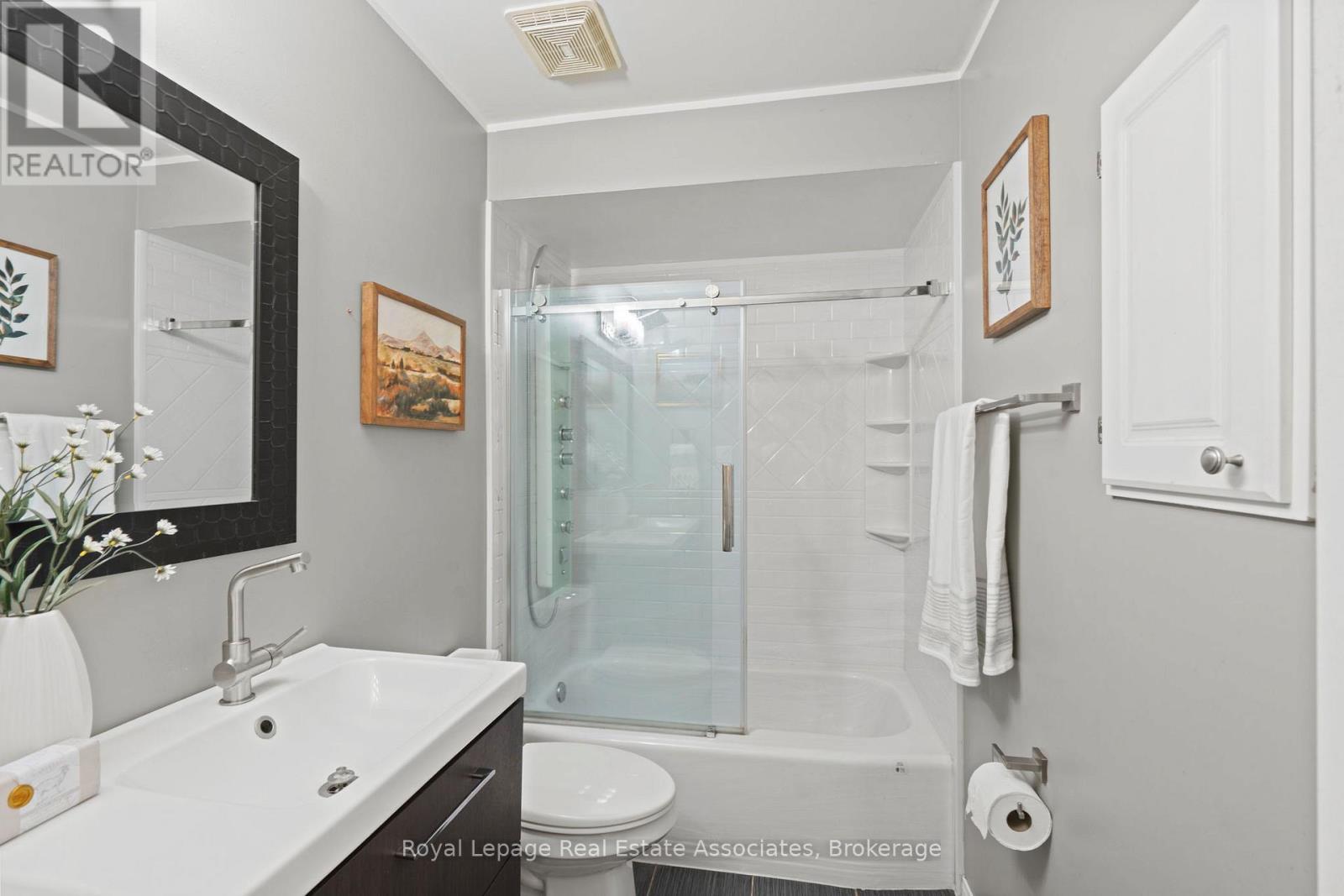 Photo 17 of 35 Willey Drive, Clarington ON