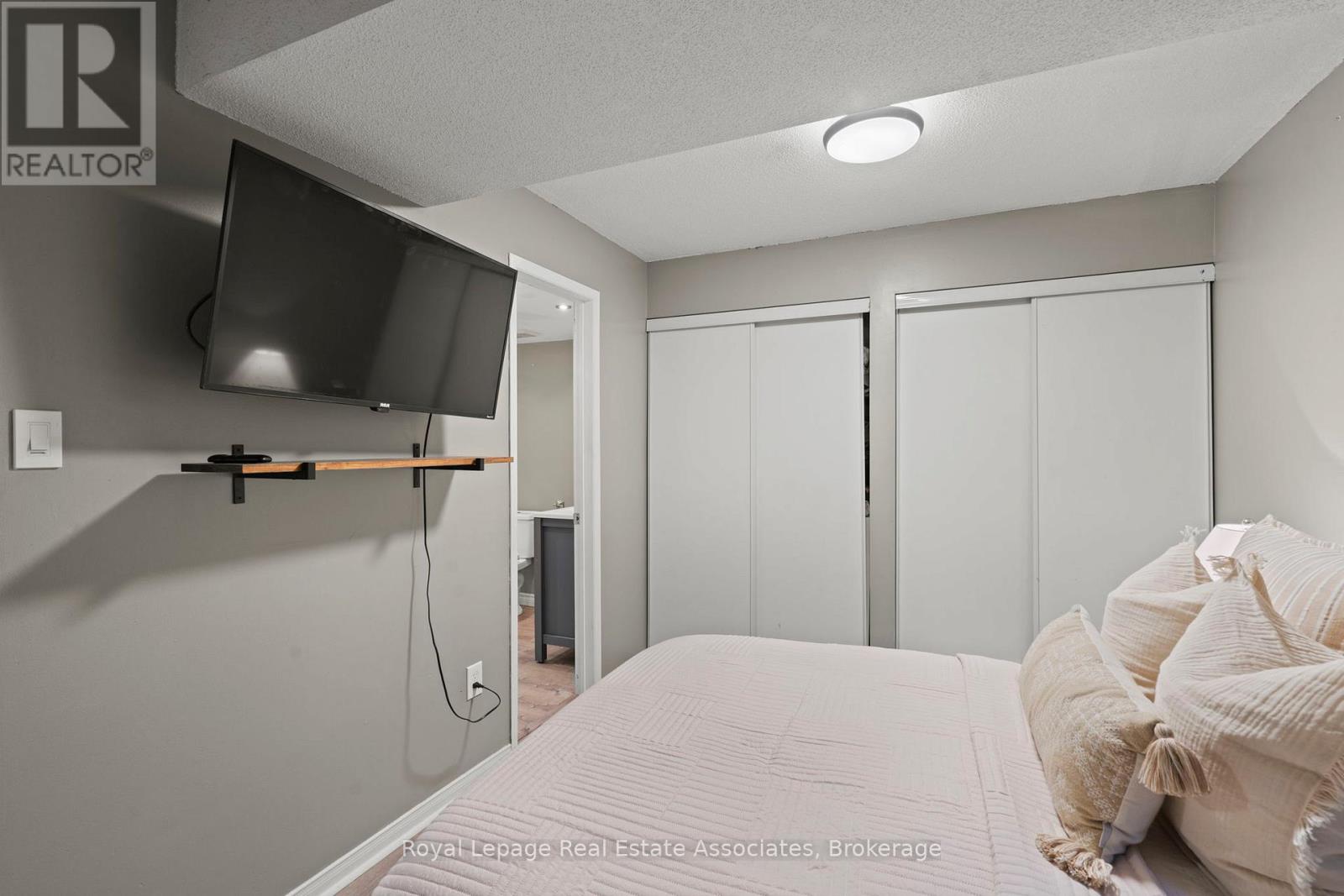 Photo 25 of 35 Willey Drive, Clarington ON