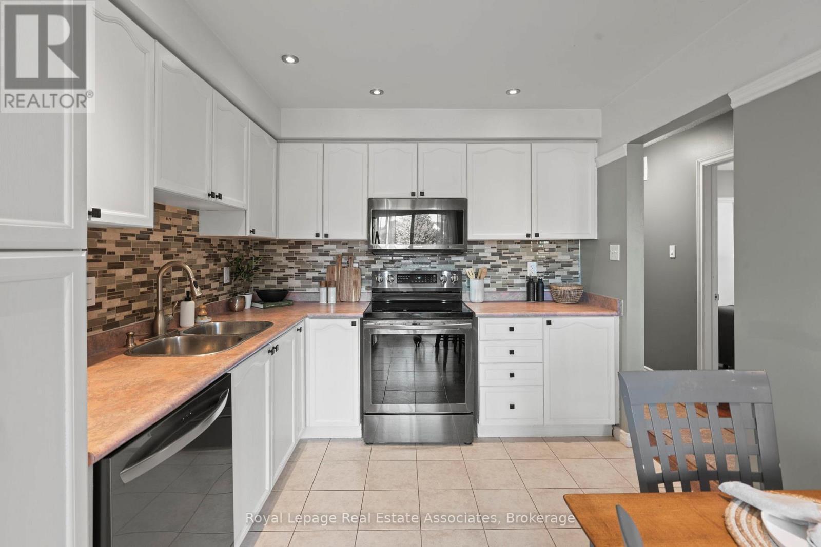 Photo 3 of 35 Willey Drive, Clarington ON
