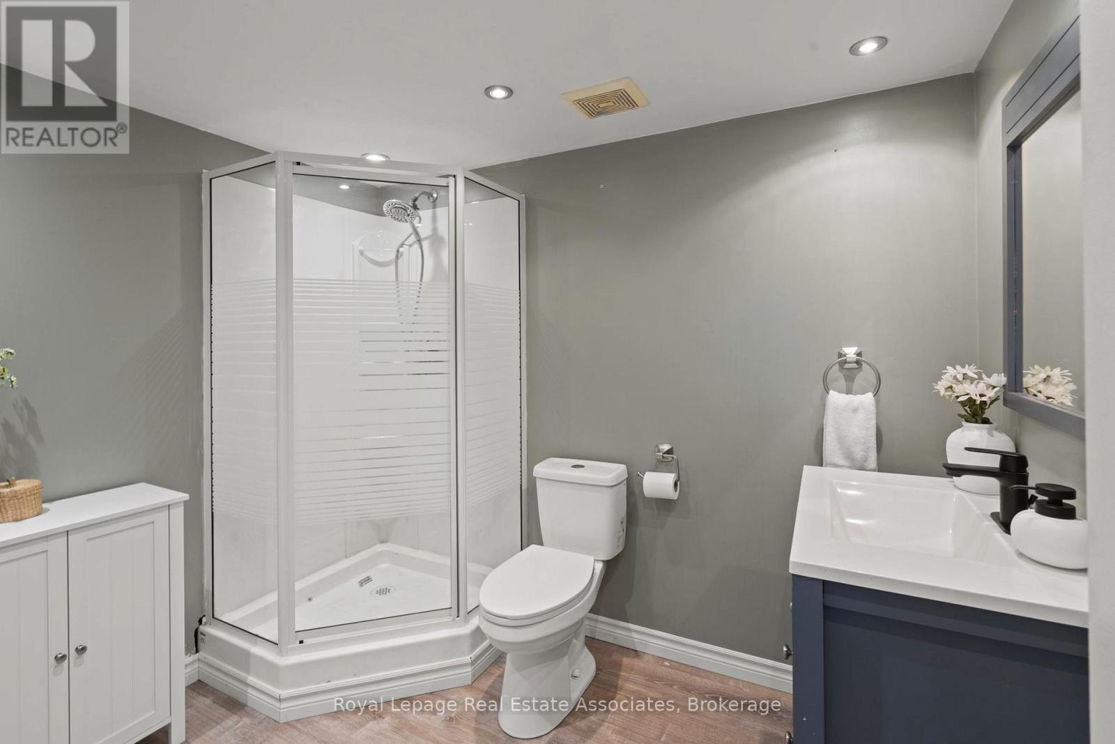 Photo 32 of 35 Willey Drive, Clarington ON