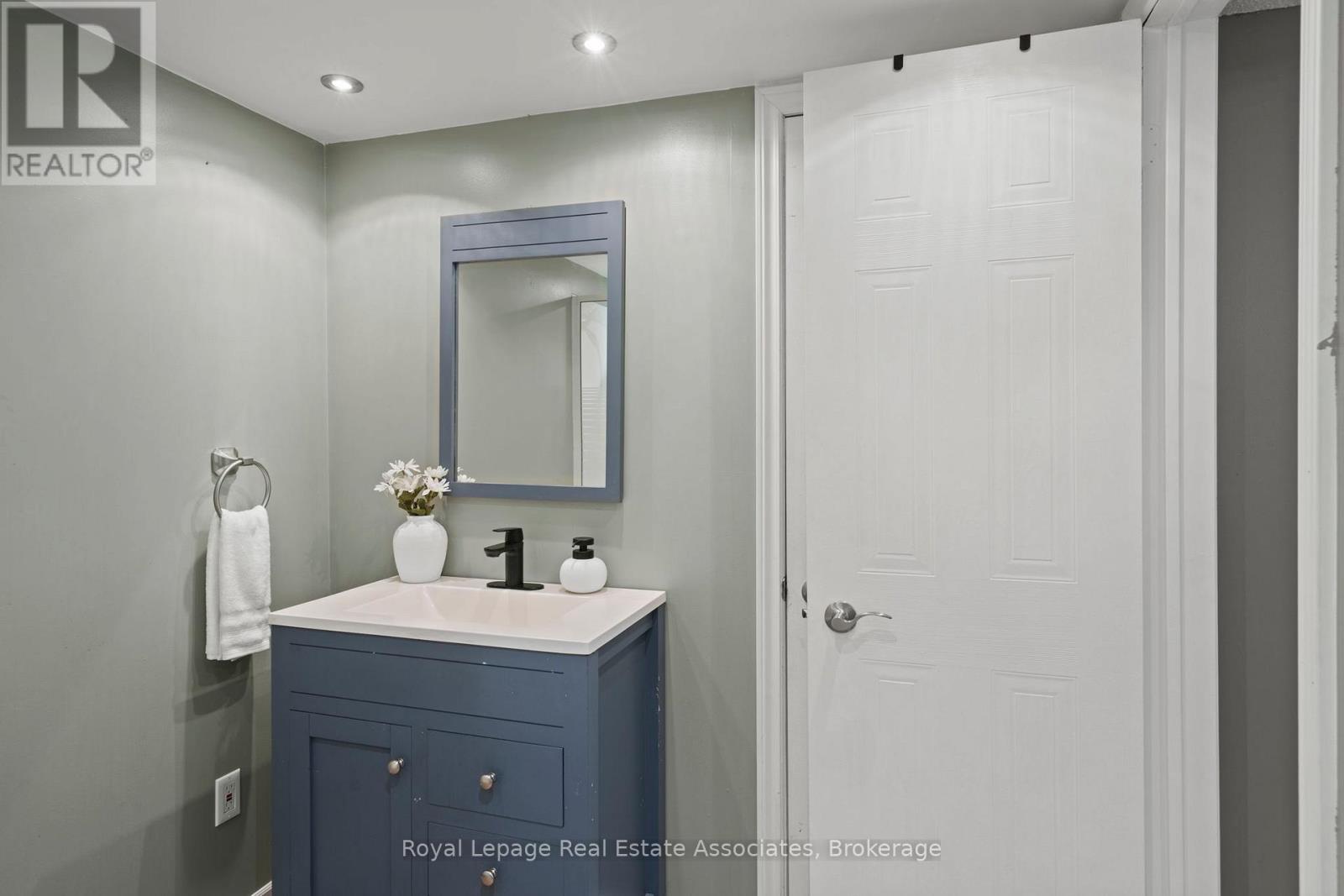Photo 33 of 35 Willey Drive, Clarington ON