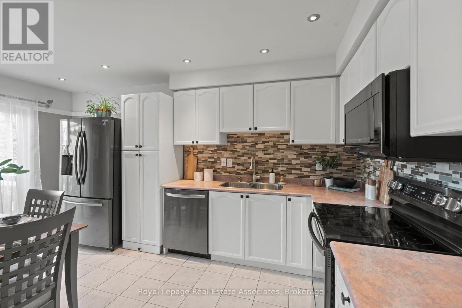 Photo 5 of 35 Willey Drive, Clarington ON