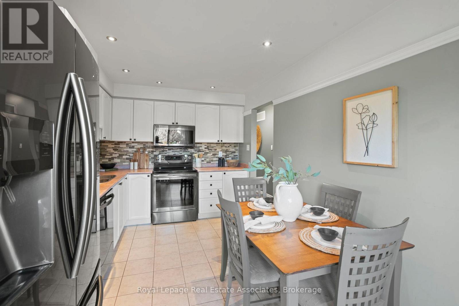 Photo 7 of 35 Willey Drive, Clarington ON
