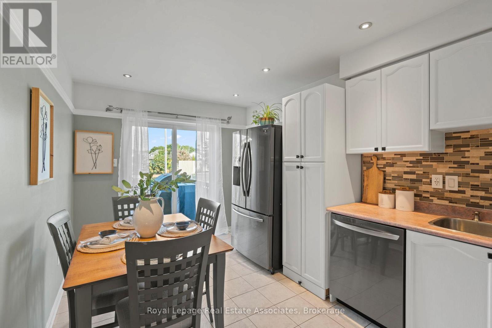 Photo 8 of 35 Willey Drive, Clarington ON