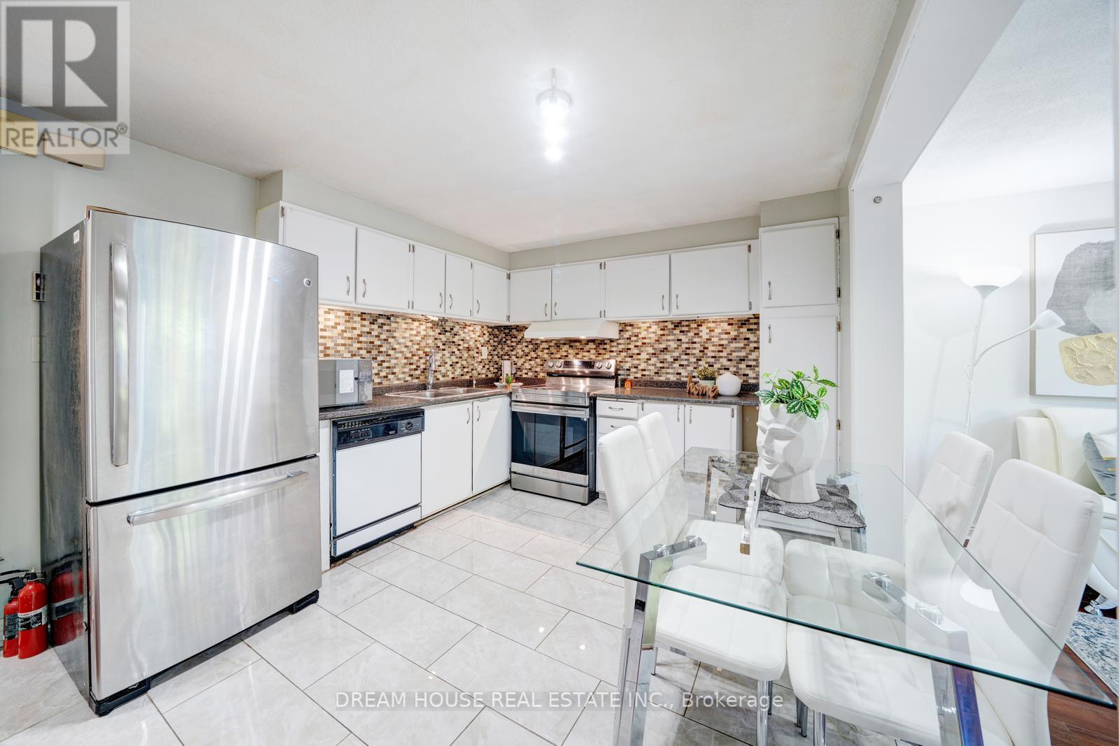 Photo 11 of 106 850 Huntingwood Drive, Toronto ON