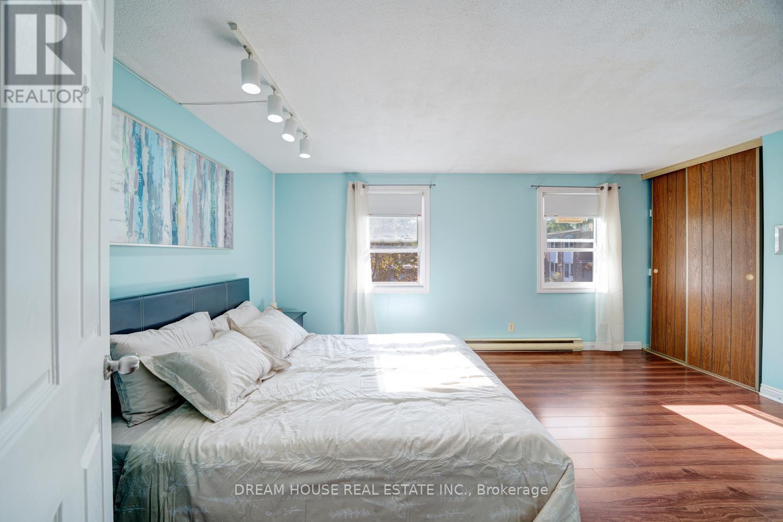 Photo 18 of 106 850 Huntingwood Drive, Toronto ON