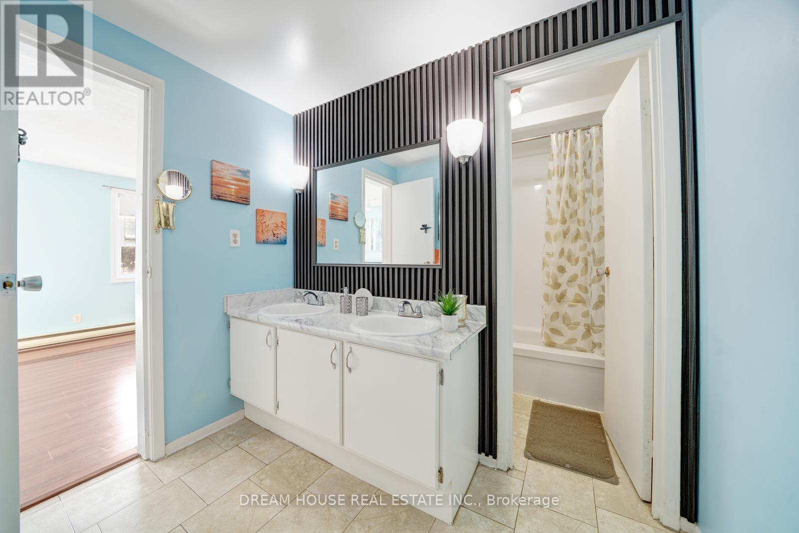 Photo 24 of 106 850 Huntingwood Drive, Toronto ON