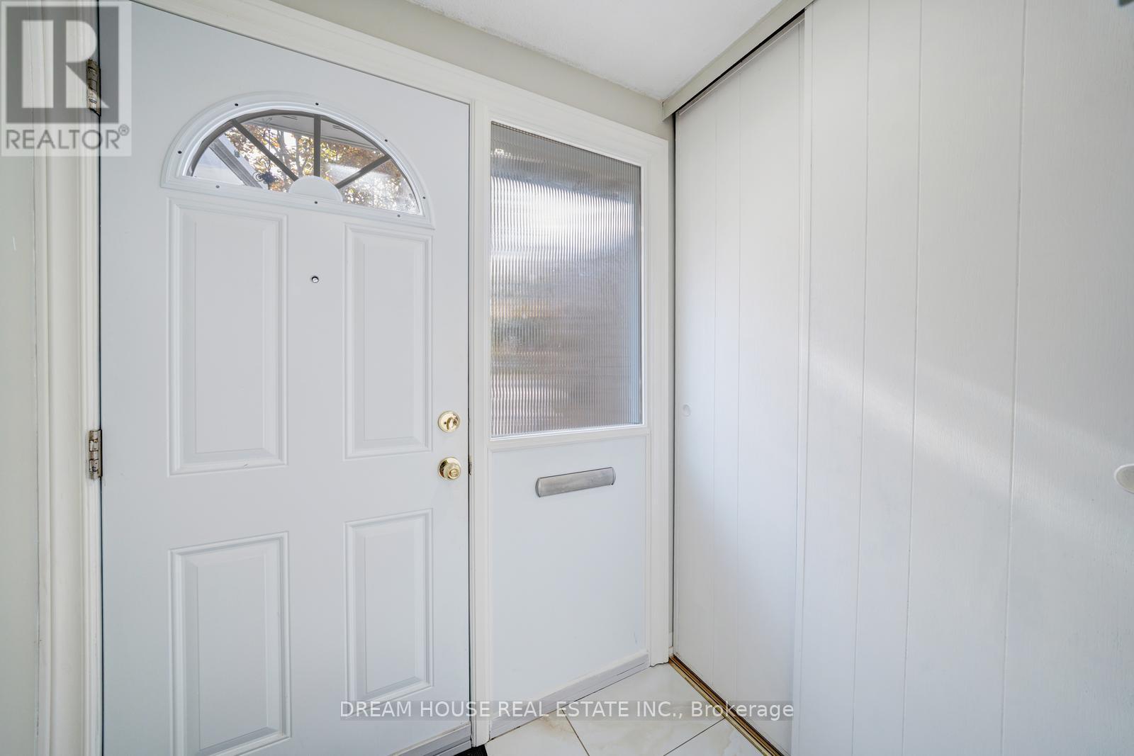 Photo 3 of 106 850 Huntingwood Drive, Toronto ON