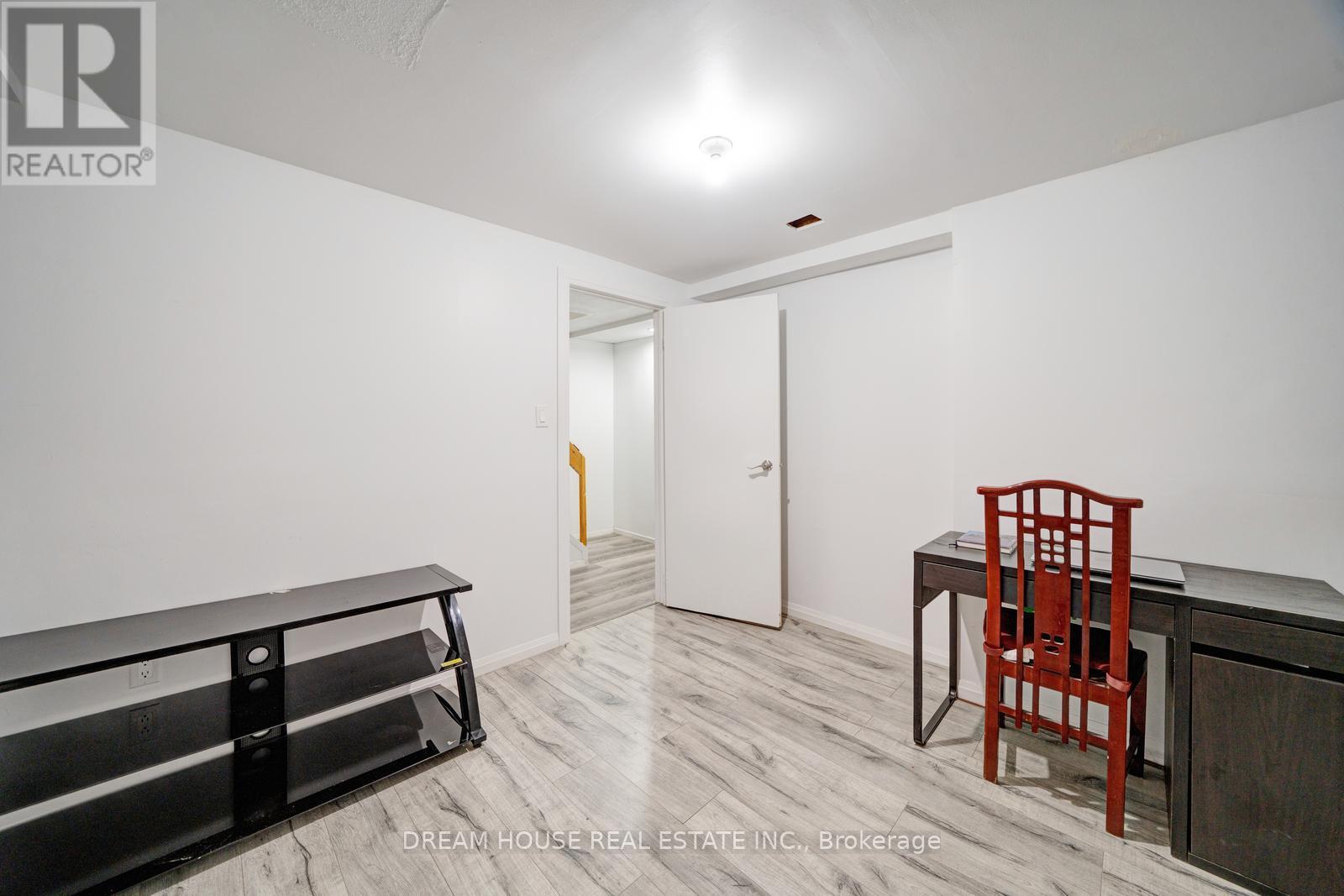 Photo 32 of 106 850 Huntingwood Drive, Toronto ON