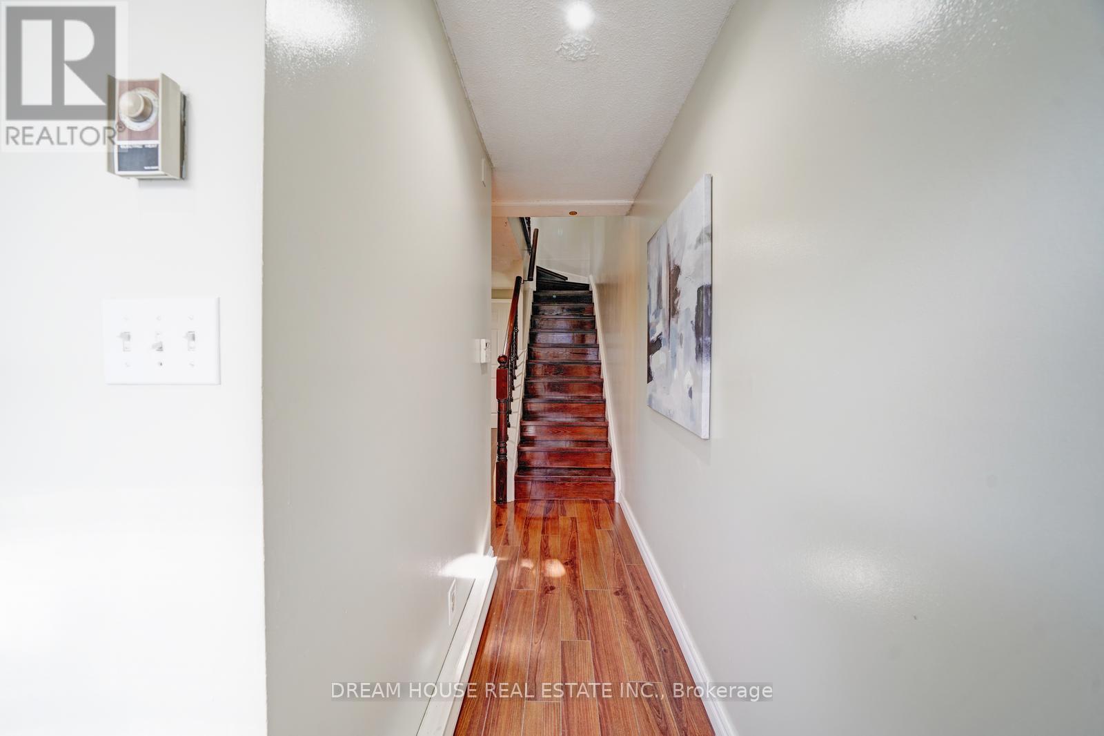 Photo 4 of 106 850 Huntingwood Drive, Toronto ON