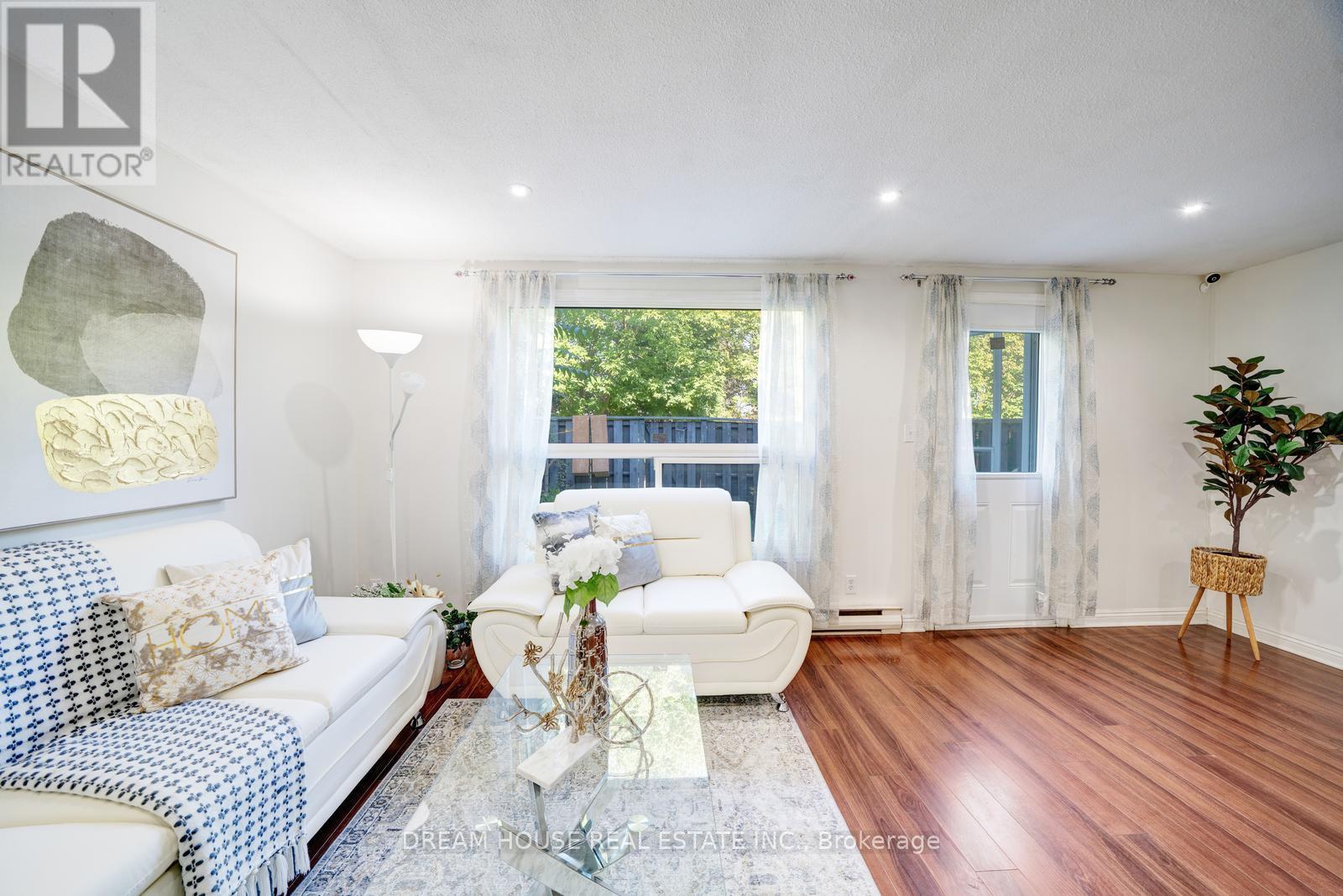 Photo 8 of 106 850 Huntingwood Drive, Toronto ON