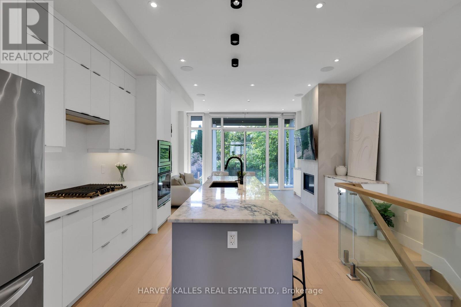 Photo 10 of 167 Sammon Avenue, Toronto ON