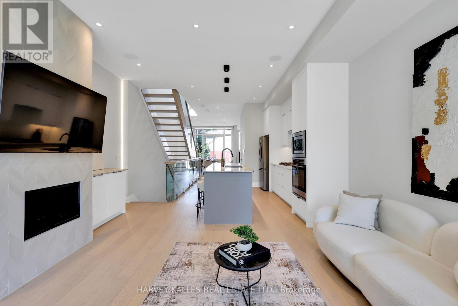 Photo 18 of 167 Sammon Avenue, Toronto ON