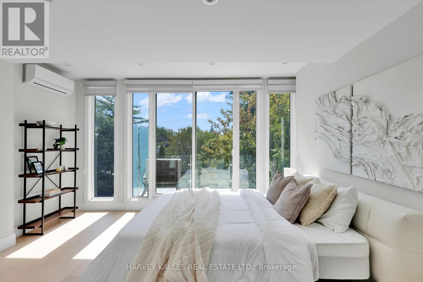 Photo 24 of 167 Sammon Avenue, Toronto ON