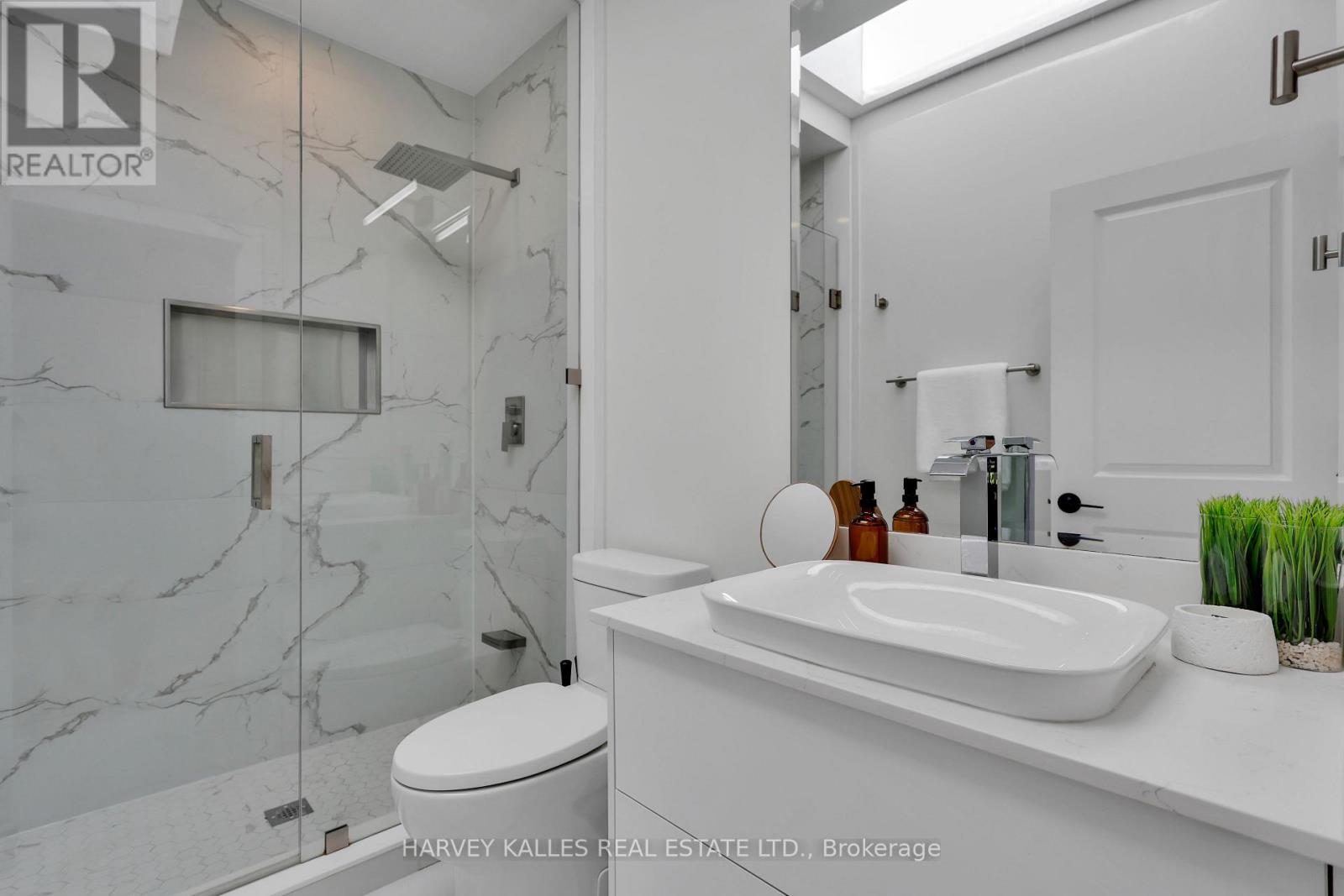 Photo 32 of 167 Sammon Avenue, Toronto ON