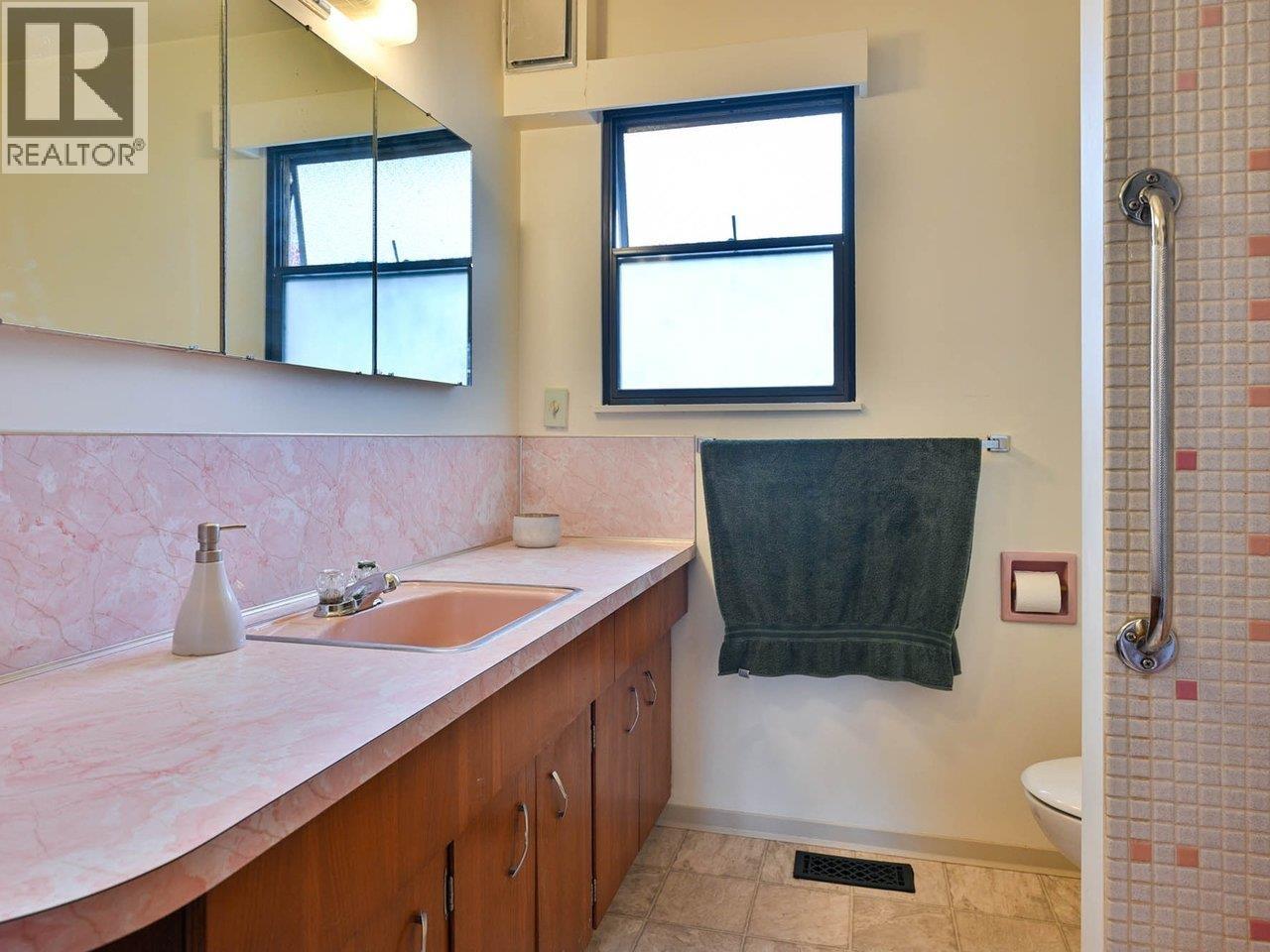 Photo 12 of 4378 W 11 Th Avenue, Vancouver BC