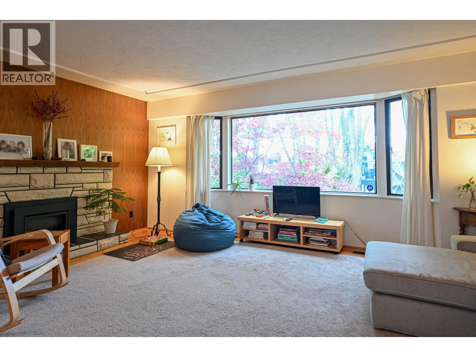 Photo 2 of 4378 W 11 Th Avenue, Vancouver BC