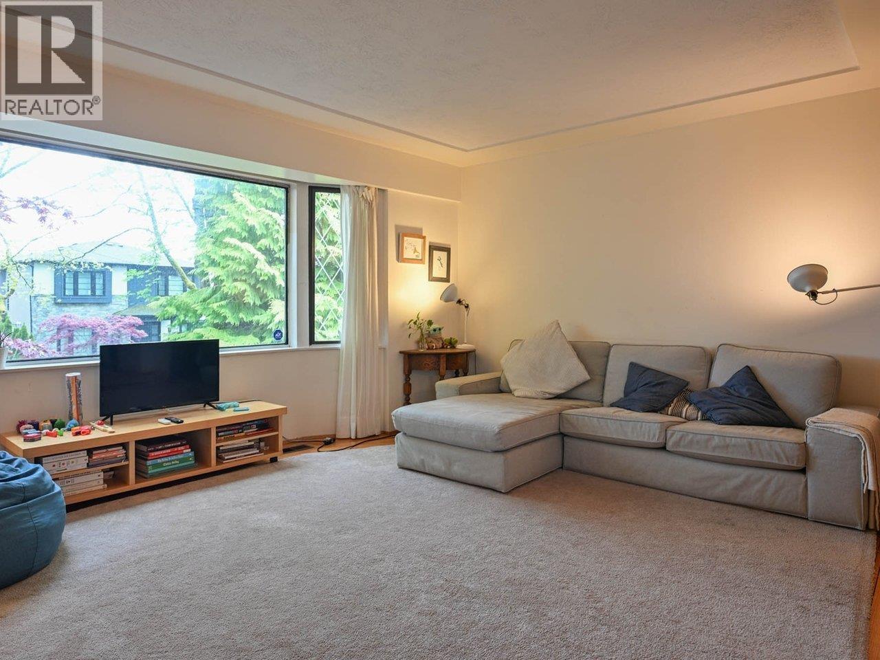 Photo 4 of 4378 W 11 Th Avenue, Vancouver BC