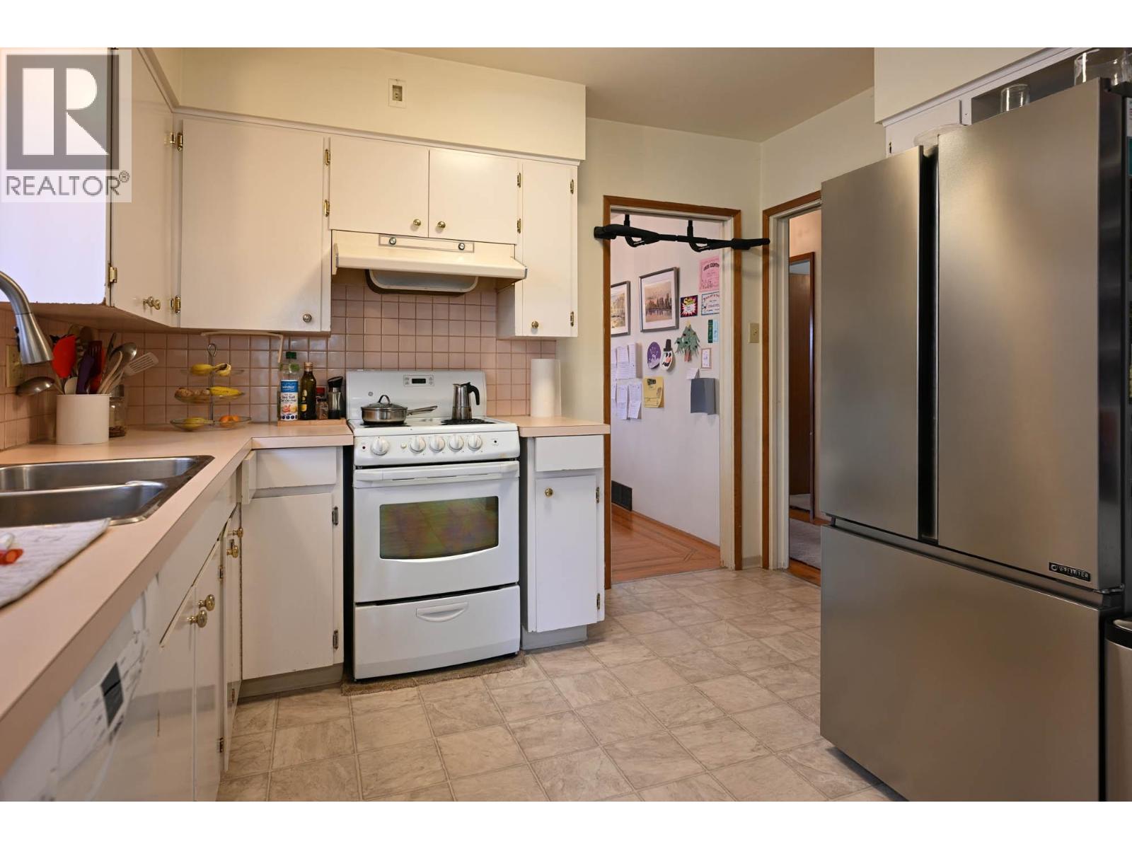 Photo 9 of 4378 W 11 Th Avenue, Vancouver BC