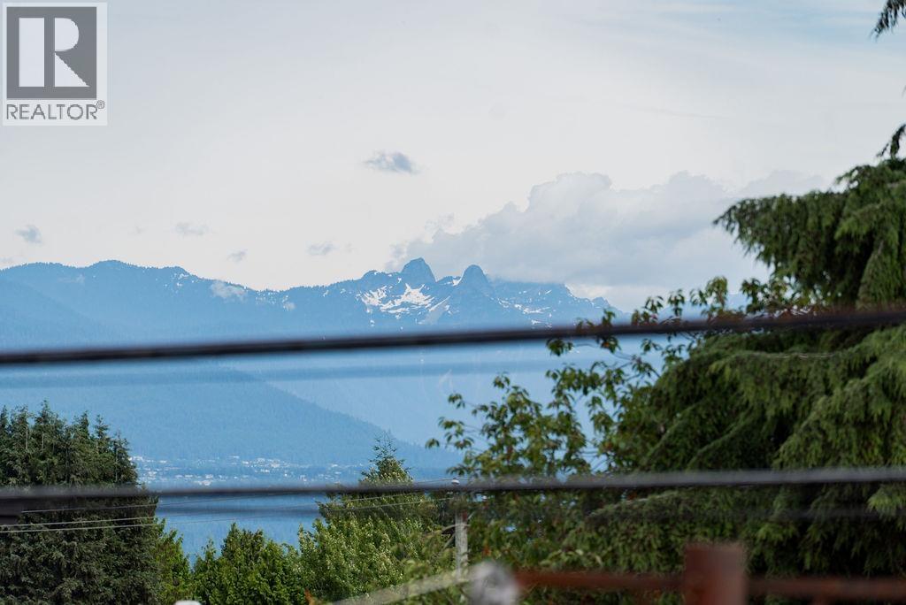Photo 16 of 2575 E 29th Avenue, Vancouver BC