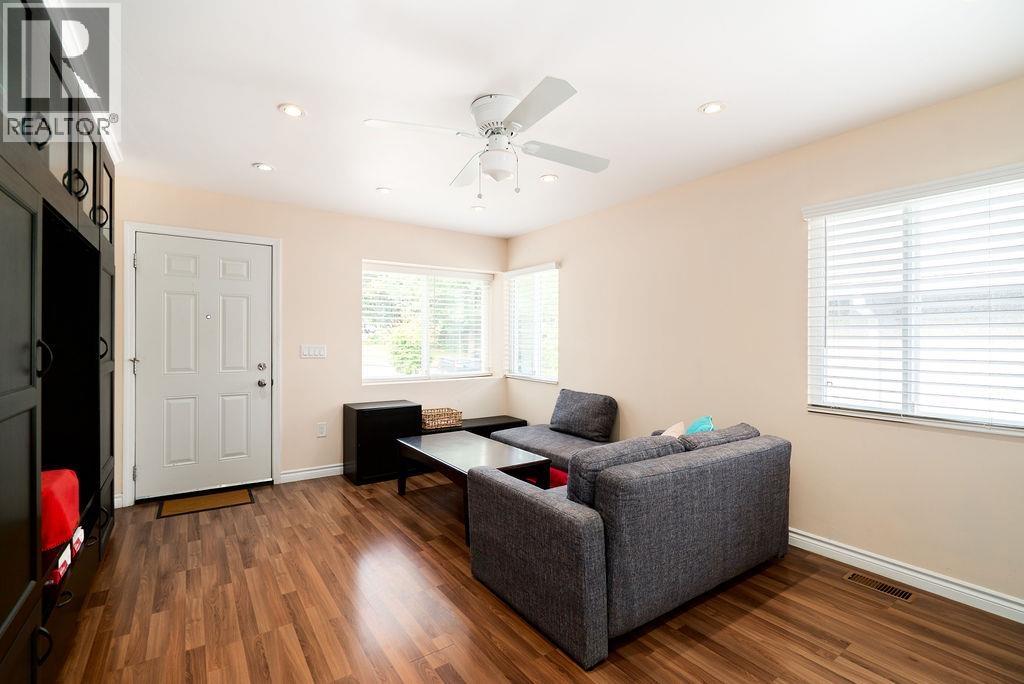 Photo 2 of 2575 E 29th Avenue, Vancouver BC