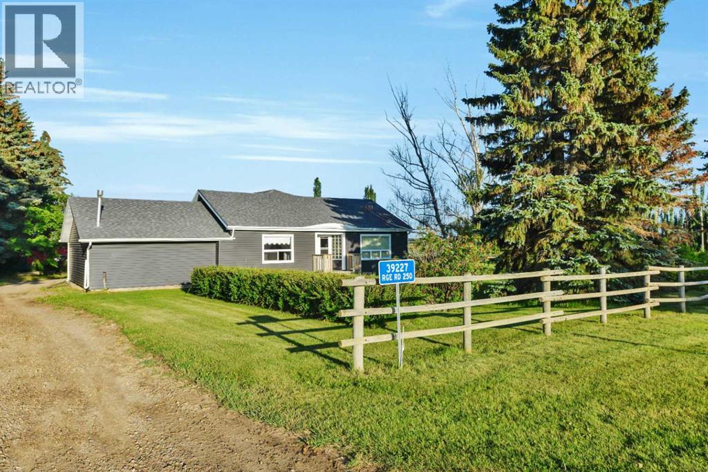 39227 RR 250, Rural Lacombe County