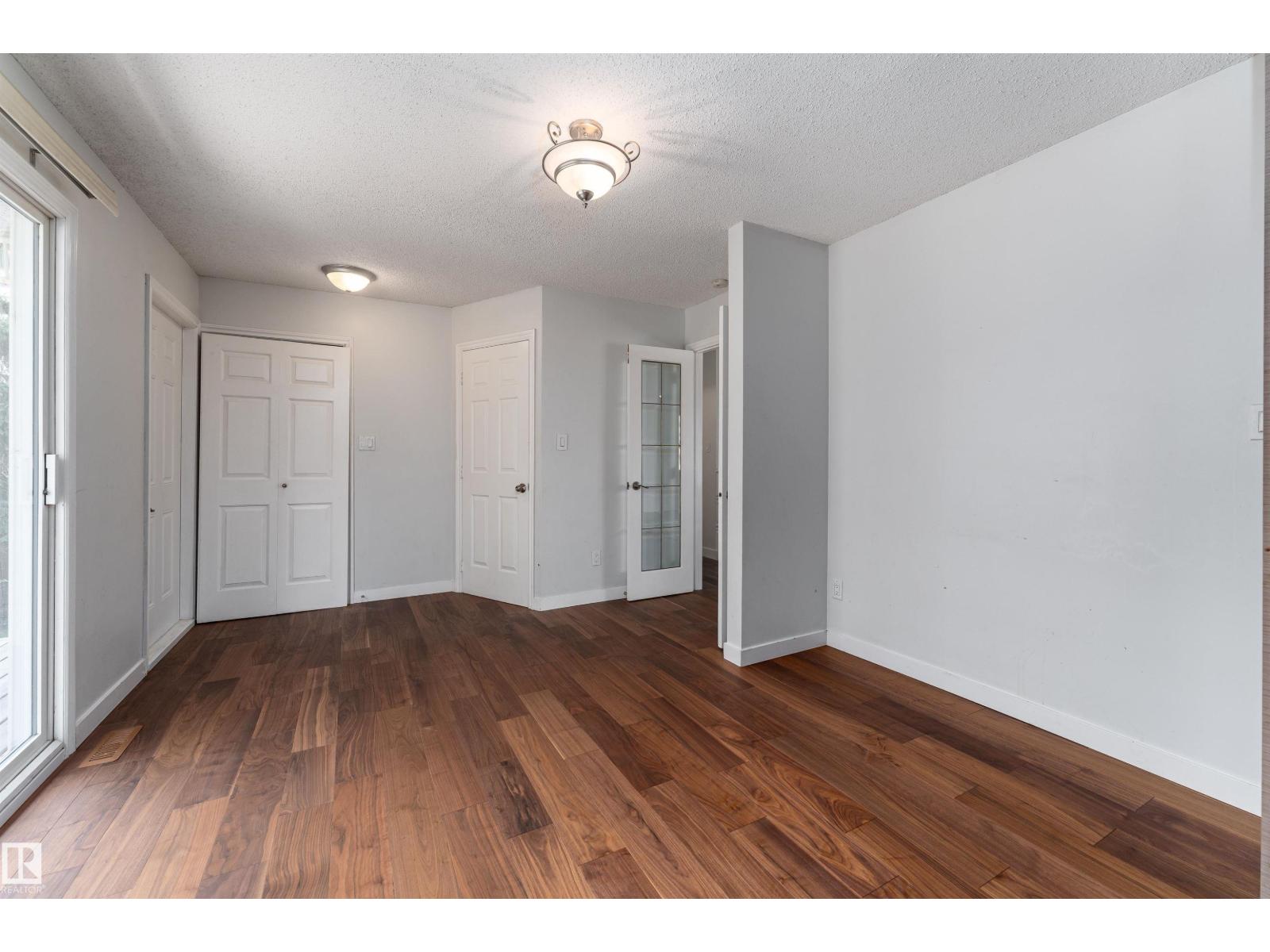 Photo 16 of 1113 Lakewood N Nw, Edmonton AB