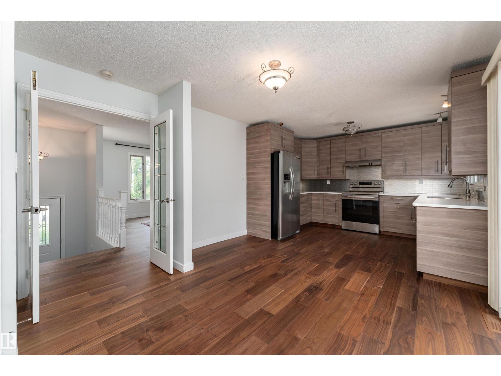 Photo 19 of 1113 Lakewood N Nw, Edmonton AB