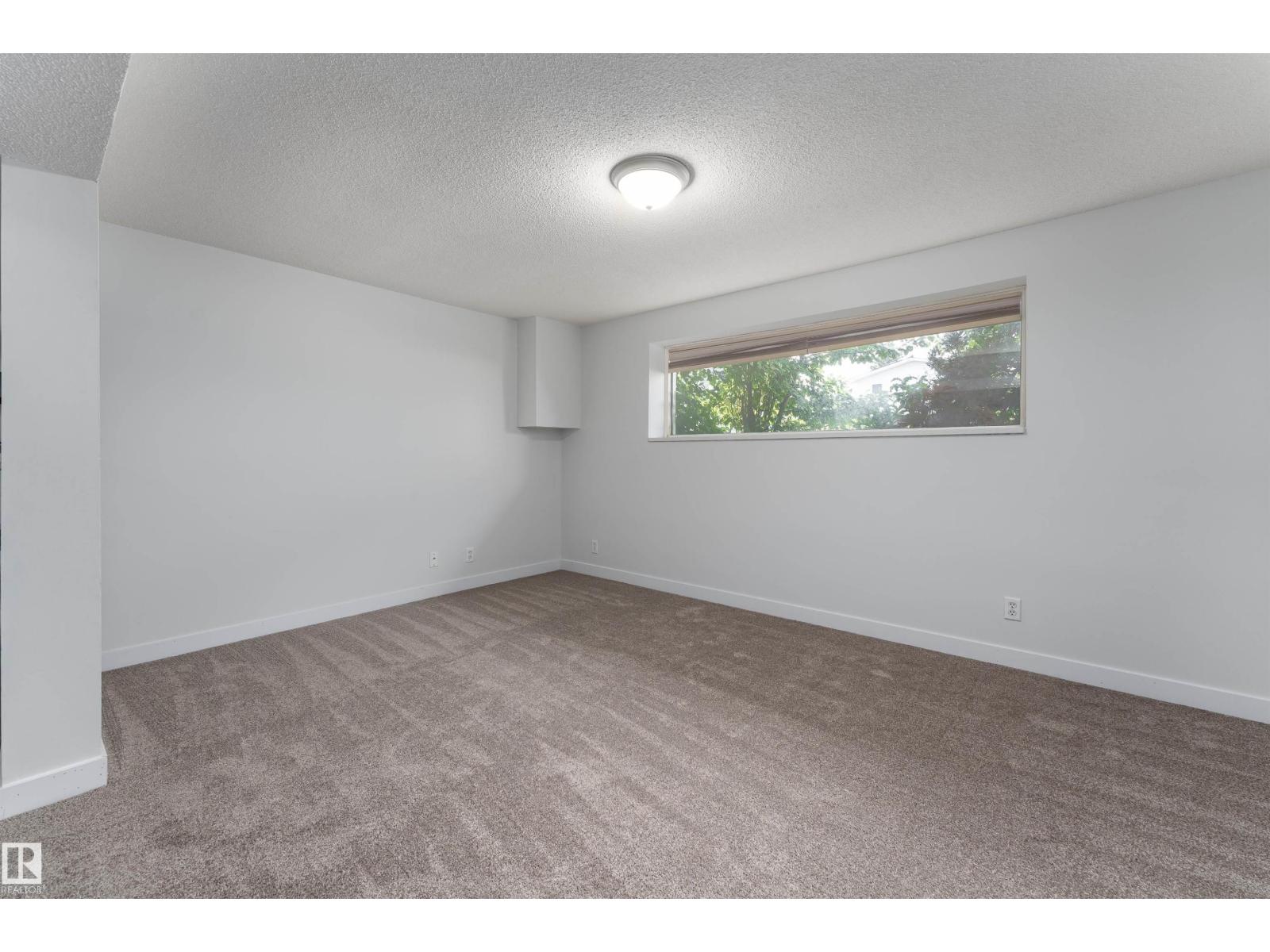 Photo 32 of 1113 Lakewood N Nw, Edmonton AB
