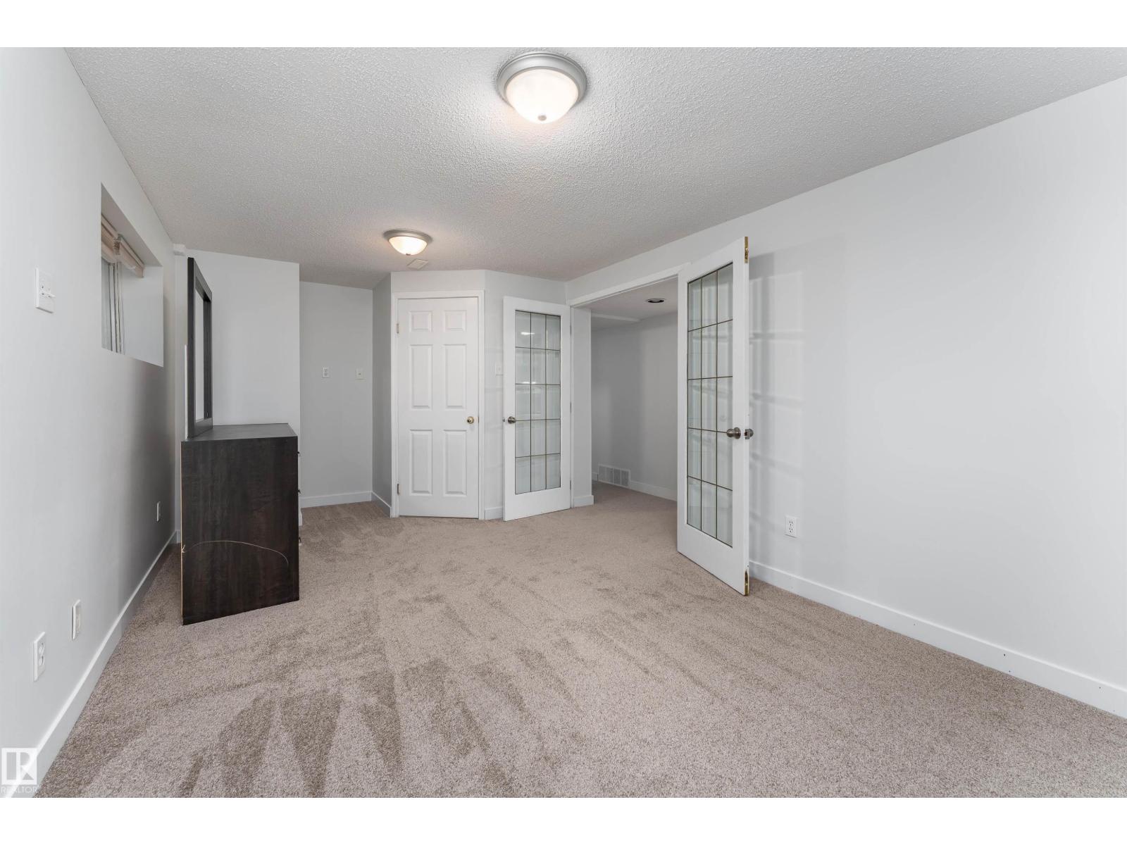 Photo 33 of 1113 Lakewood N Nw, Edmonton AB